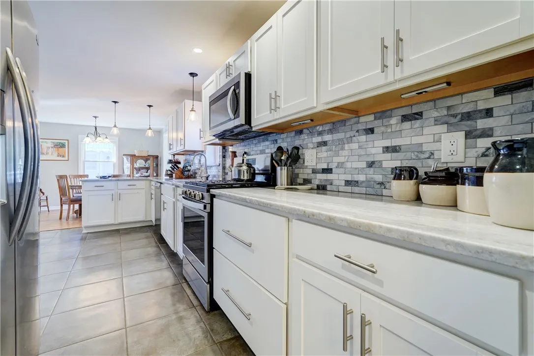 632 Westchester Avenue, Irondequoit, New York 1460, Irondequoit, New York 14609, 3 Bedrooms Bedrooms, 6 Rooms Rooms,1 BathroomBathrooms,Residential,For Sale,632 Westchester Avenue, Irondequoit, New York 1460,0,R1647910