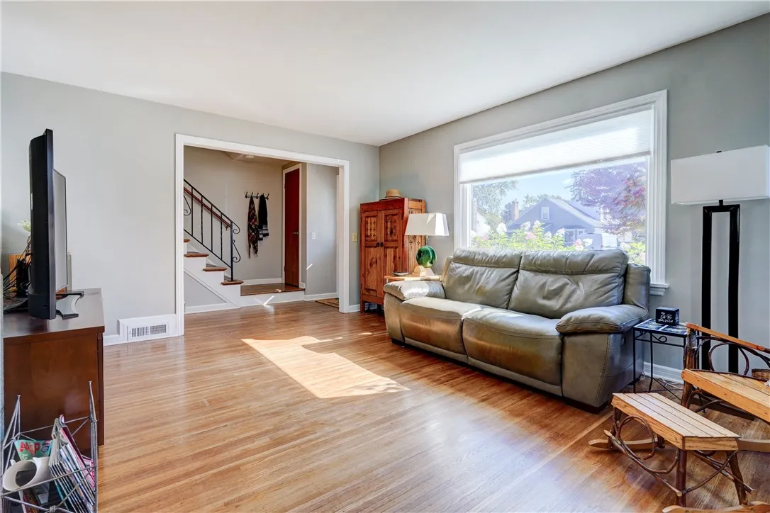 632 Westchester Avenue, Irondequoit, New York 1460, Irondequoit, New York 14609, 3 Bedrooms Bedrooms, 6 Rooms Rooms,1 BathroomBathrooms,Residential,For Sale,632 Westchester Avenue, Irondequoit, New York 1460,0,R1647910