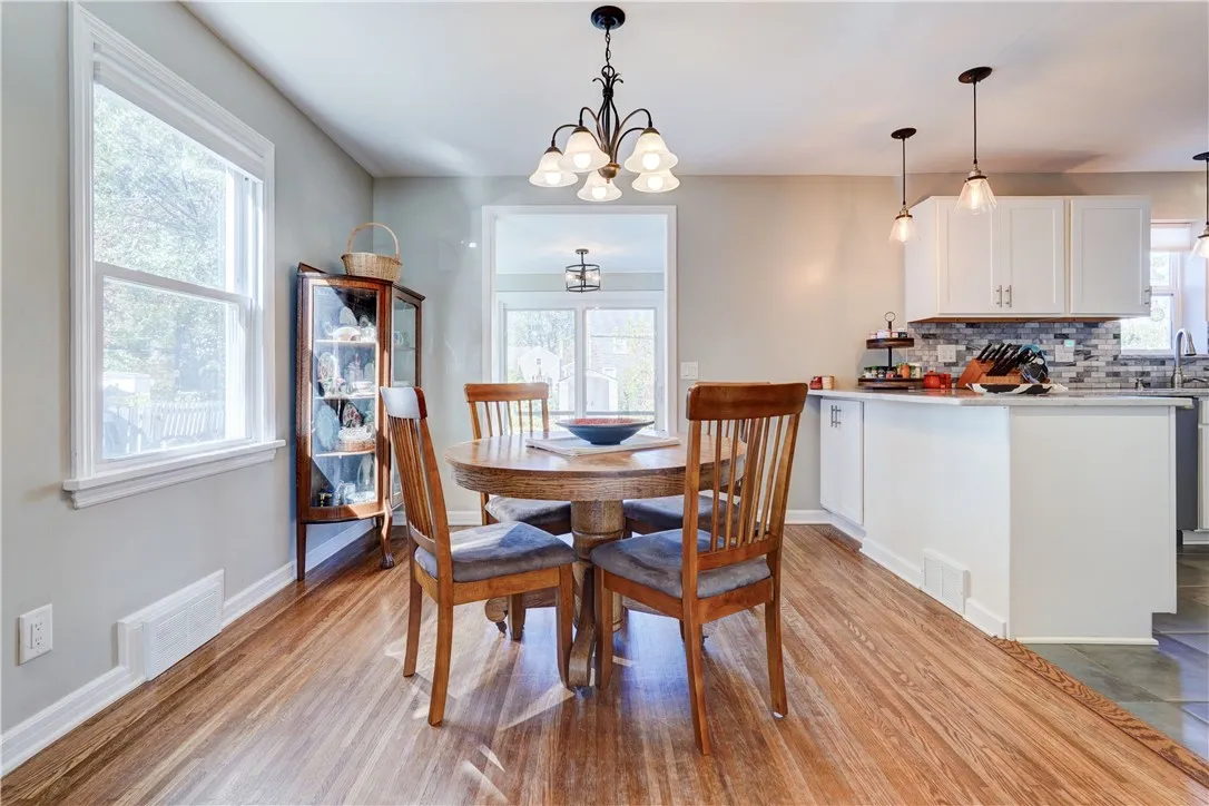 632 Westchester Avenue, Irondequoit, New York 1460, Irondequoit, New York 14609, 3 Bedrooms Bedrooms, 6 Rooms Rooms,1 BathroomBathrooms,Residential,For Sale,632 Westchester Avenue, Irondequoit, New York 1460,0,R1647910