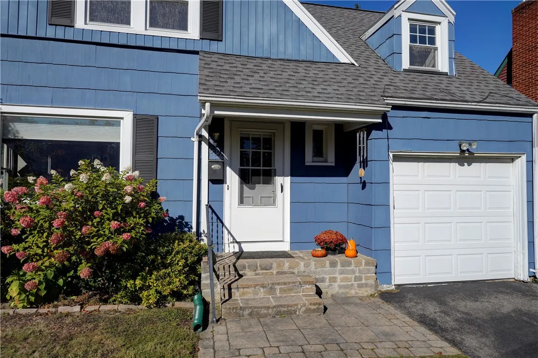 632 Westchester Avenue, Irondequoit, New York 1460, Irondequoit, New York 14609, 3 Bedrooms Bedrooms, 6 Rooms Rooms,1 BathroomBathrooms,Residential,For Sale,632 Westchester Avenue, Irondequoit, New York 1460,0,R1647910