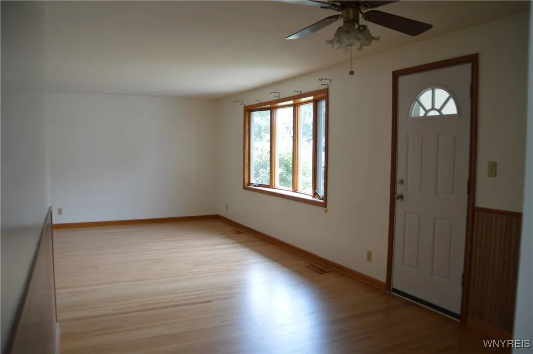 1296 Greenbrier Lane, North Tonawanda, New York 14, North Tonawanda, New York 14120, 3 Bedrooms Bedrooms, 7 Rooms Rooms,2 BathroomsBathrooms,Residential,For Sale,1296 Greenbrier Lane, North Tonawanda, New York 14,0,B1647641