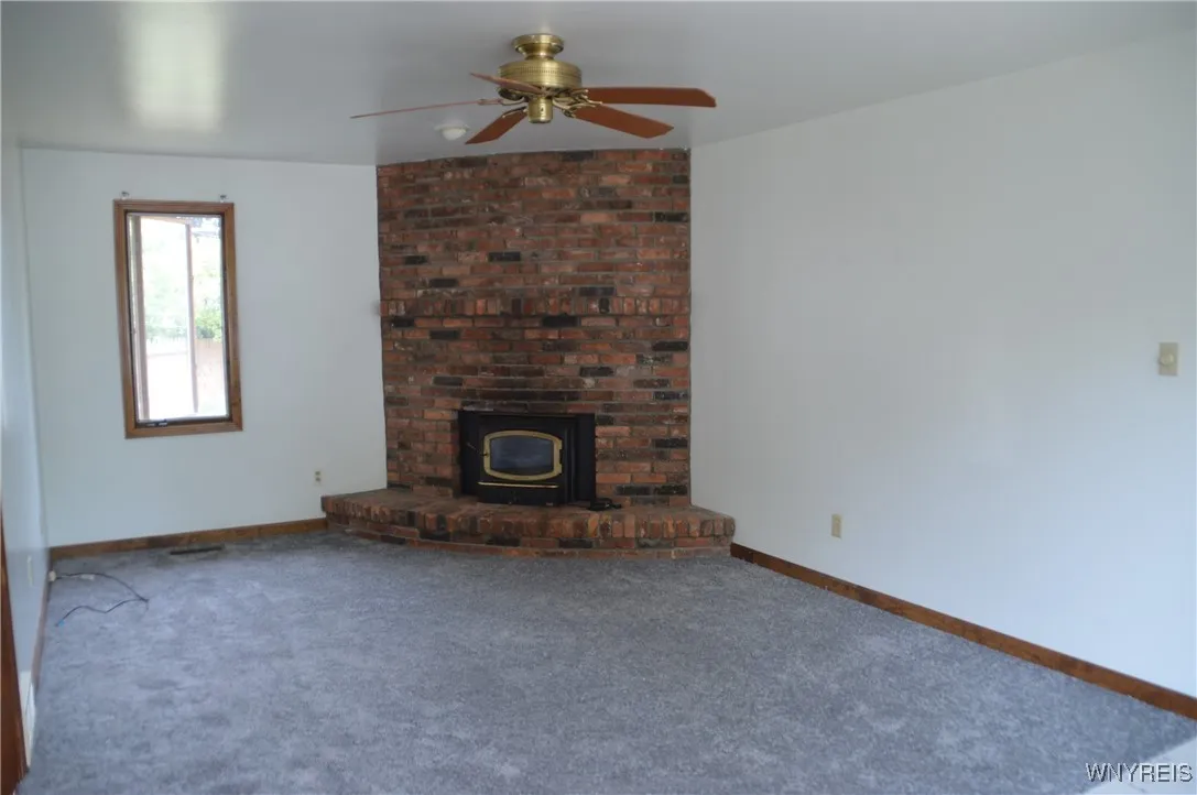 1296 Greenbrier Lane, North Tonawanda, New York 14, North Tonawanda, New York 14120, 3 Bedrooms Bedrooms, 7 Rooms Rooms,2 BathroomsBathrooms,Residential,For Sale,1296 Greenbrier Lane, North Tonawanda, New York 14,0,B1647641