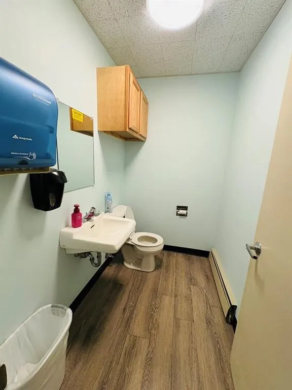 Upper level lavatory