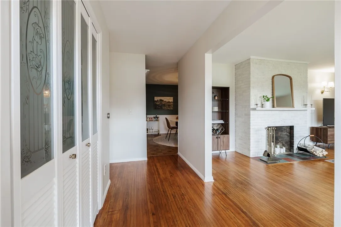 104 Garnsey Road, Perinton, New York 14534, Perinton, New York 14534, 4 Bedrooms Bedrooms, 7 Rooms Rooms,2 BathroomsBathrooms,Residential,Closed,104 Garnsey Road, Perinton, New York 14534,0,R1647240