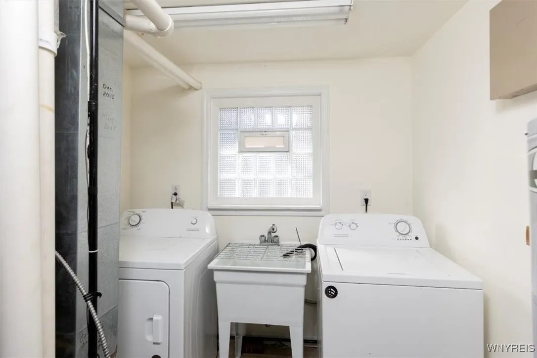 89 Mayfield Ave Avenue, Tonawanda, New York 14150, Tonawanda, New York 14150, 3 Bedrooms Bedrooms, 6 Rooms Rooms,2 BathroomsBathrooms,Residential,For Sale,89 Mayfield Ave Avenue, Tonawanda, New York 14150,0,B1647740