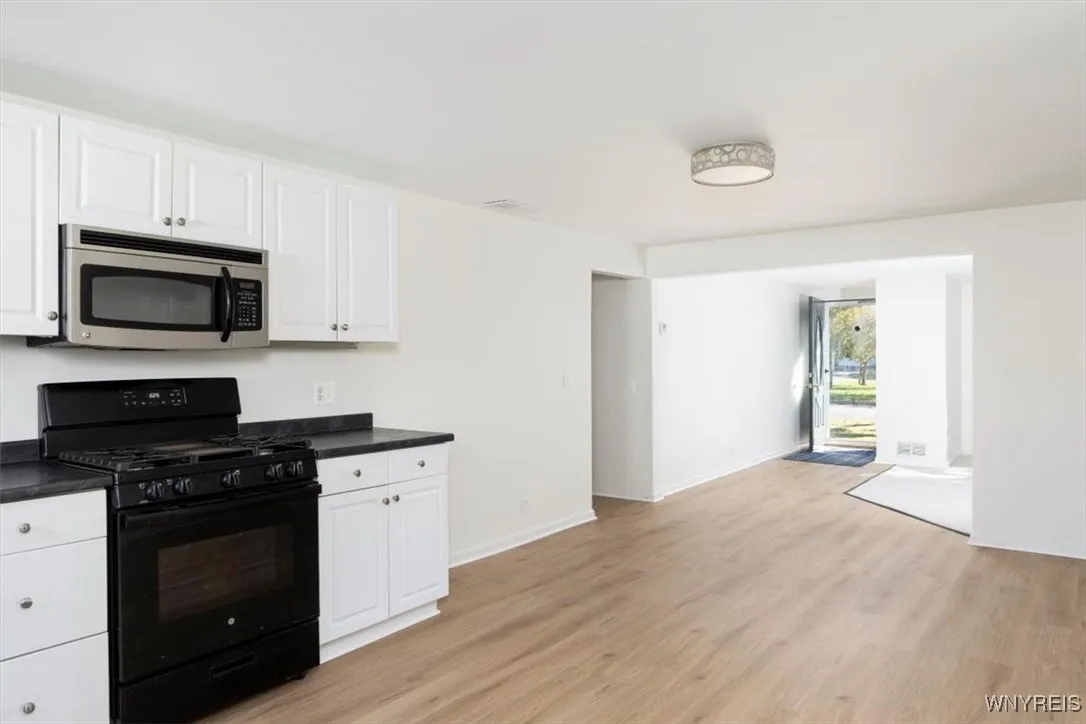 89 Mayfield Ave Avenue, Tonawanda, New York 14150, Tonawanda, New York 14150, 3 Bedrooms Bedrooms, 6 Rooms Rooms,2 BathroomsBathrooms,Residential,For Sale,89 Mayfield Ave Avenue, Tonawanda, New York 14150,0,B1647740