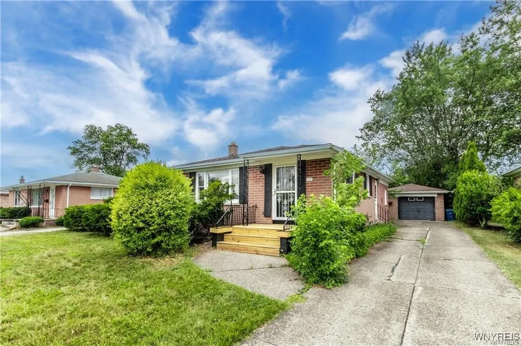 130 Alberta Drive, Amherst, New York 14226, Amherst, New York 14226, 3 Bedrooms Bedrooms, 8 Rooms Rooms,1 BathroomBathrooms,Residential Lease,For Rent,130 Alberta Drive, Amherst, New York 14226,0,B1647163