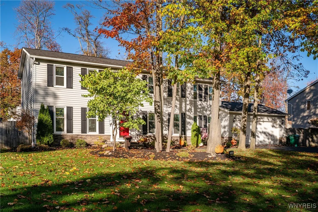 7209 Woodmore Court, Lockport Town, New York 14094, Lockport Town, New York 14094, 4 Bedrooms Bedrooms, 10 Rooms Rooms,2 BathroomsBathrooms,Residential,For Sale,7209 Woodmore Court, Lockport Town, New York 14094,0,B1647880