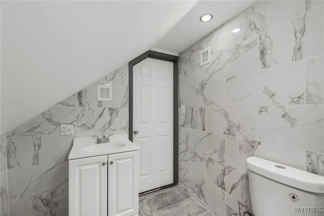 347 Bristol Street, Buffalo, New York 14206, Buffalo, New York 14206, 8 Bedrooms Bedrooms, ,4 BathroomsBathrooms,Residential,For Sale,347 Bristol Street, Buffalo, New York 14206,0,B1648008