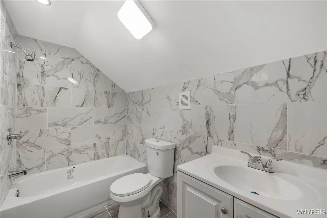 347 Bristol Street, Buffalo, New York 14206, Buffalo, New York 14206, 8 Bedrooms Bedrooms, ,4 BathroomsBathrooms,Residential,For Sale,347 Bristol Street, Buffalo, New York 14206,0,B1648008