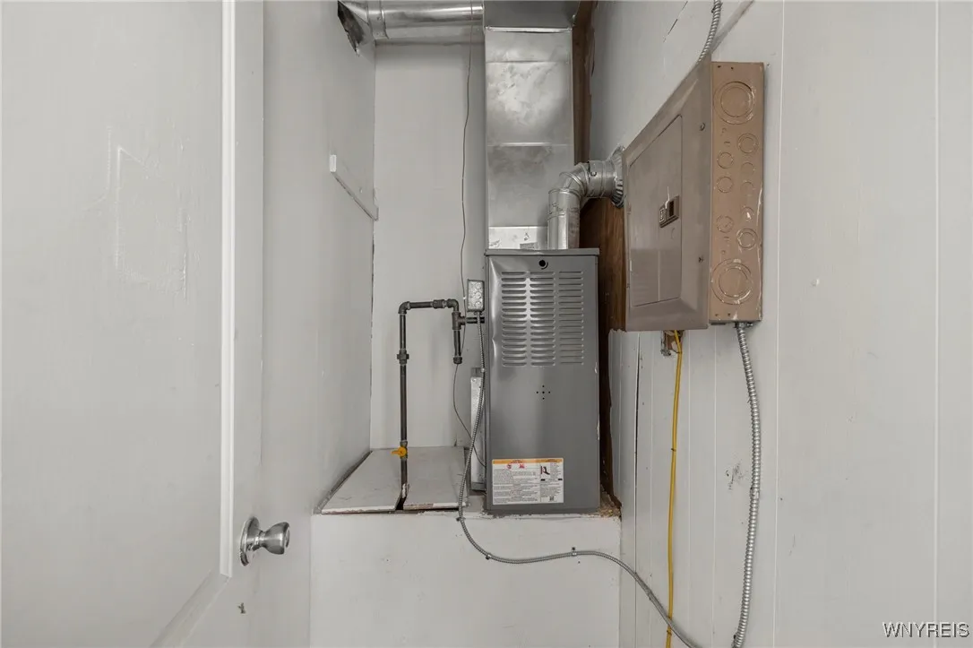 347 Bristol Street, Buffalo, New York 14206, Buffalo, New York 14206, 8 Bedrooms Bedrooms, ,4 BathroomsBathrooms,Residential,For Sale,347 Bristol Street, Buffalo, New York 14206,0,B1648008