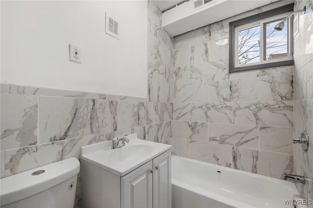 347 Bristol Street, Buffalo, New York 14206, Buffalo, New York 14206, 8 Bedrooms Bedrooms, ,4 BathroomsBathrooms,Residential,For Sale,347 Bristol Street, Buffalo, New York 14206,0,B1648008