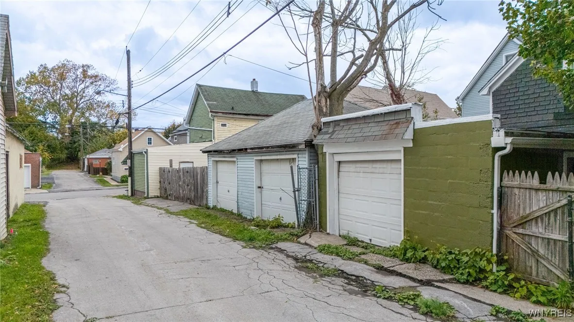 347 Bristol Street, Buffalo, New York 14206, Buffalo, New York 14206, 8 Bedrooms Bedrooms, ,4 BathroomsBathrooms,Residential,For Sale,347 Bristol Street, Buffalo, New York 14206,0,B1648008