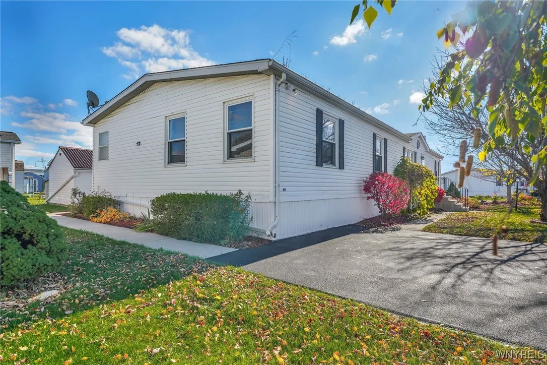 807 Fernwood Drive, Niagara, New York 14094, Lockport Town, New York 14094, 3 Bedrooms Bedrooms, 8 Rooms Rooms,2 BathroomsBathrooms,Residential,For Sale,807 Fernwood Drive, Niagara, New York 14094,0,B1647782