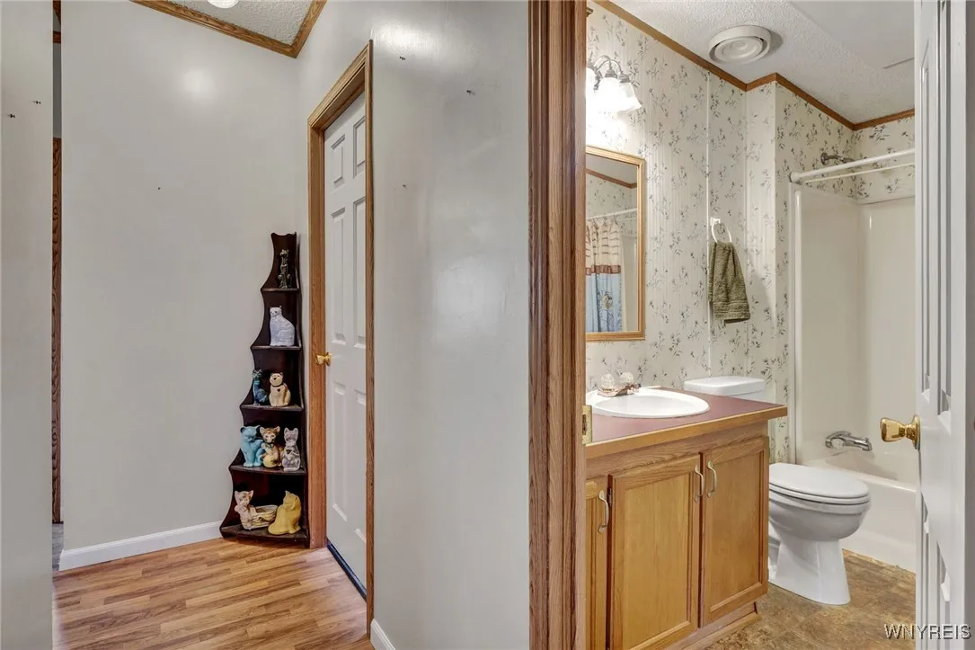 807 Fernwood Drive, Niagara, New York 14094, Lockport Town, New York 14094, 3 Bedrooms Bedrooms, 8 Rooms Rooms,2 BathroomsBathrooms,Residential,For Sale,807 Fernwood Drive, Niagara, New York 14094,0,B1647782