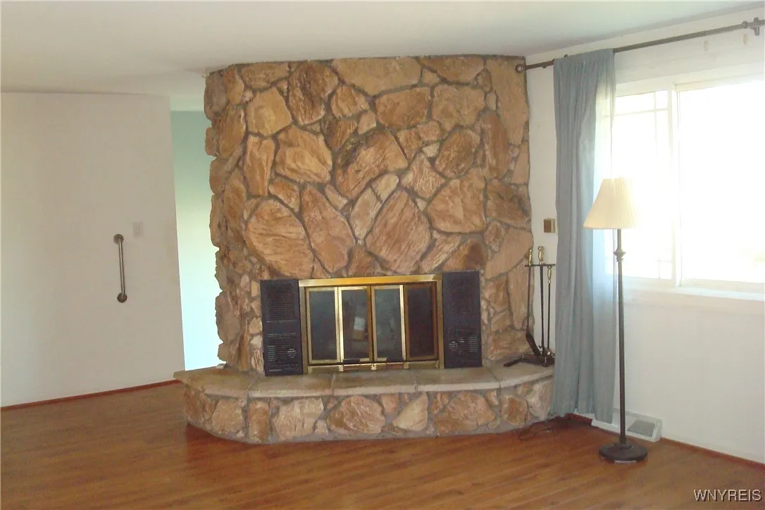 Stone wall gas fireplace with ceramic logs