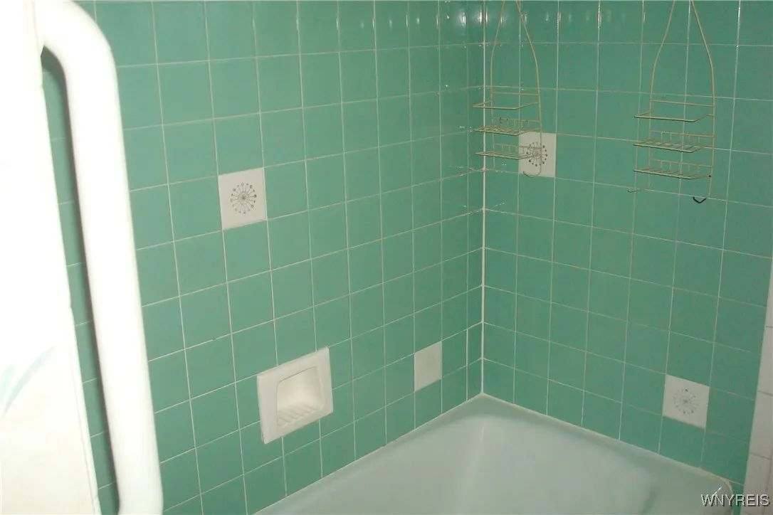 Ceramic tile built-in tub