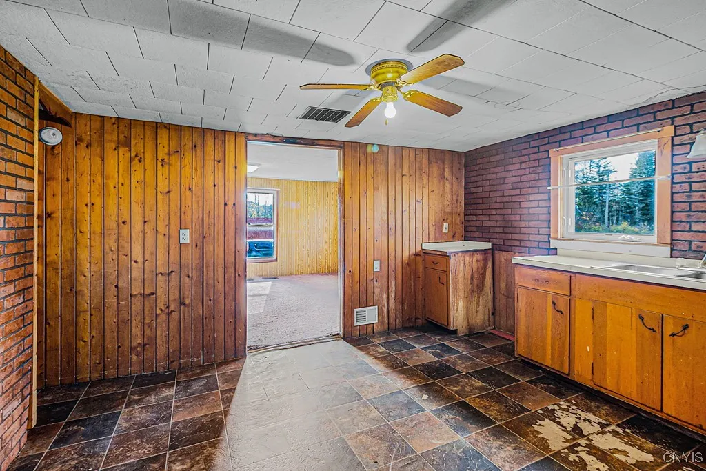 1012 Fitch Street, Oneida, New York 13421, Oneida, New York 13421, 2 Bedrooms Bedrooms, 5 Rooms Rooms,1 BathroomBathrooms,Residential,For Sale,1012 Fitch Street, Oneida, New York 13421,0,S1648034