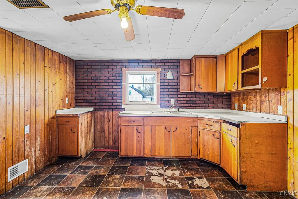 1012 Fitch Street, Oneida, New York 13421, Oneida, New York 13421, 2 Bedrooms Bedrooms, 5 Rooms Rooms,1 BathroomBathrooms,Residential,For Sale,1012 Fitch Street, Oneida, New York 13421,0,S1648034