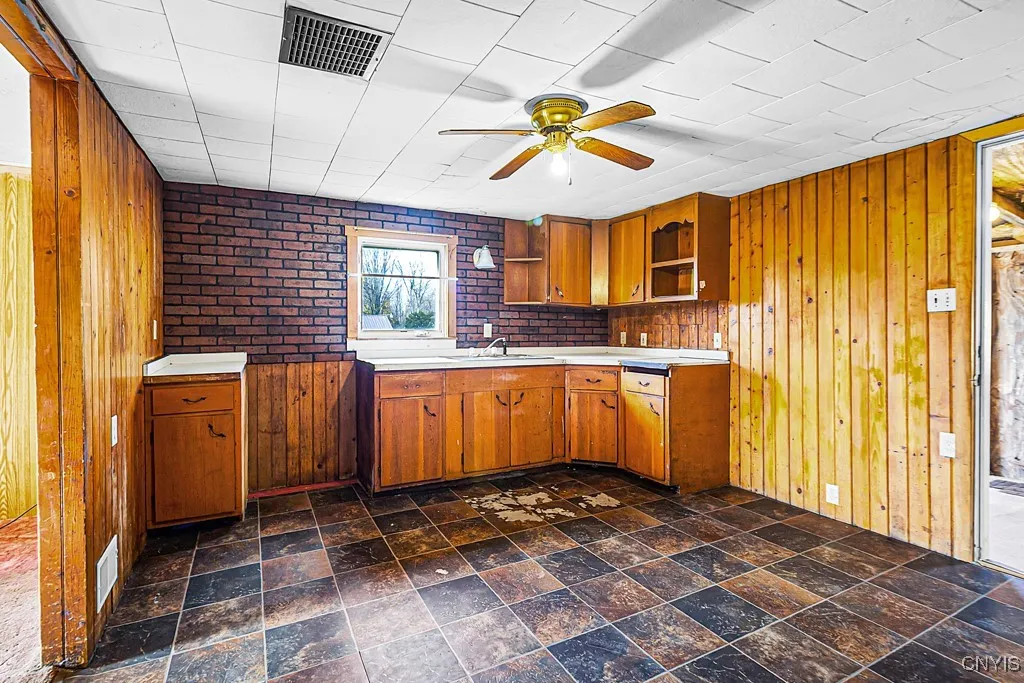 1012 Fitch Street, Oneida, New York 13421, Oneida, New York 13421, 2 Bedrooms Bedrooms, 5 Rooms Rooms,1 BathroomBathrooms,Residential,For Sale,1012 Fitch Street, Oneida, New York 13421,0,S1648034