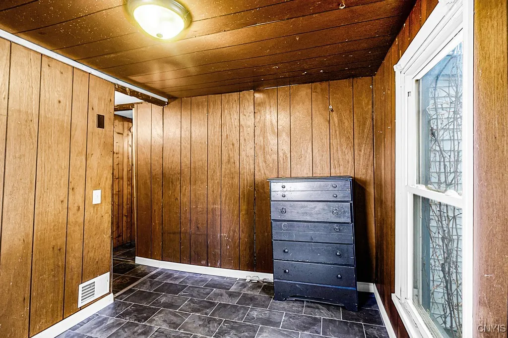 1012 Fitch Street, Oneida, New York 13421, Oneida, New York 13421, 2 Bedrooms Bedrooms, 5 Rooms Rooms,1 BathroomBathrooms,Residential,For Sale,1012 Fitch Street, Oneida, New York 13421,0,S1648034