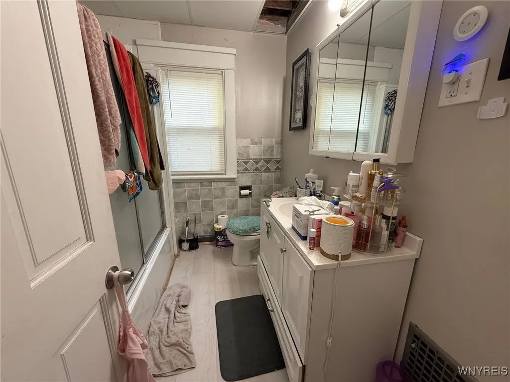 260 Indian Church Road, West Seneca, New York 1421, West Seneca, New York 14210, 6 Bedrooms Bedrooms, ,2 BathroomsBathrooms,Residential,Closed,260 Indian Church Road, West Seneca, New York 1421,0,B1647948