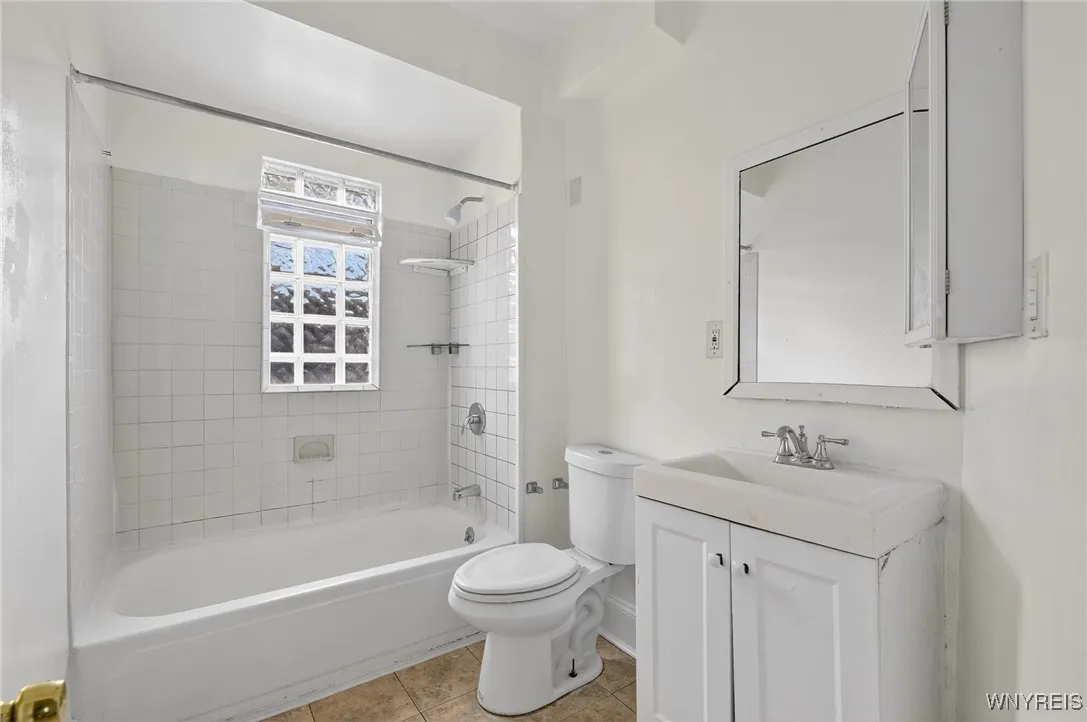 1330 Bailey Avenue, Buffalo, New York 14206, Buffalo, New York 14206, 6 Bedrooms Bedrooms, ,2 BathroomsBathrooms,Residential,For Sale,1330 Bailey Avenue, Buffalo, New York 14206,0,B1647319