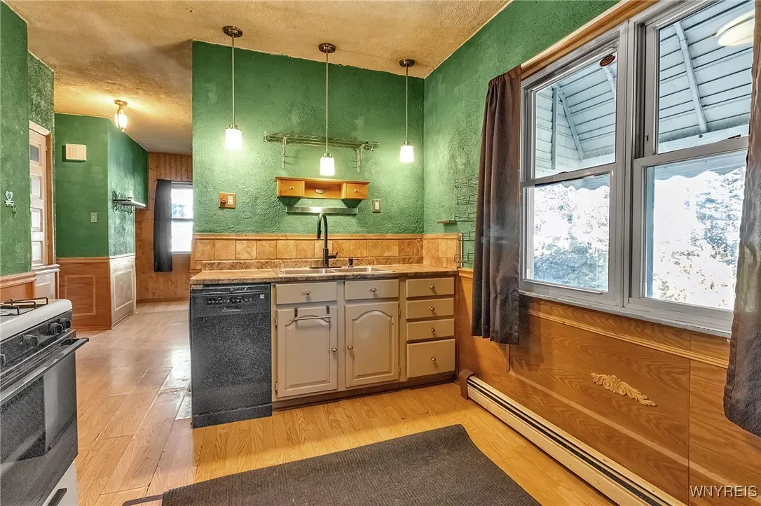 72 Franklin Avenue, Cheektowaga, New York 14212, Cheektowaga, New York 14212, 3 Bedrooms Bedrooms, 7 Rooms Rooms,1 BathroomBathrooms,Residential,For Sale,72 Franklin Avenue, Cheektowaga, New York 14212,0,B1647975