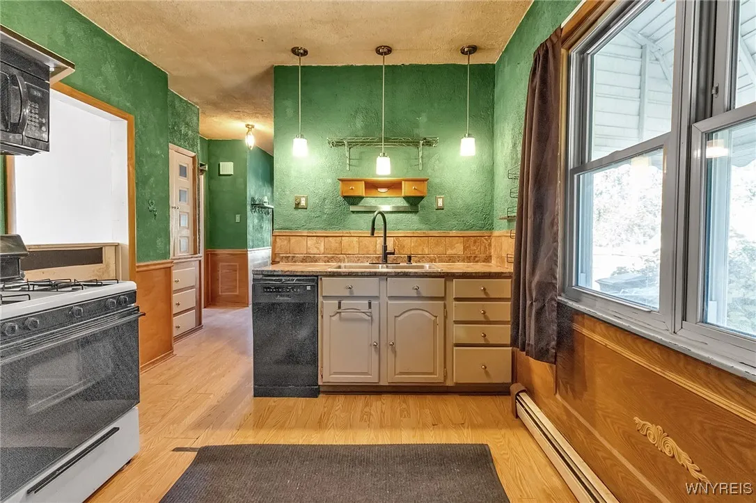 72 Franklin Avenue, Cheektowaga, New York 14212, Cheektowaga, New York 14212, 3 Bedrooms Bedrooms, 7 Rooms Rooms,1 BathroomBathrooms,Residential,For Sale,72 Franklin Avenue, Cheektowaga, New York 14212,0,B1647975