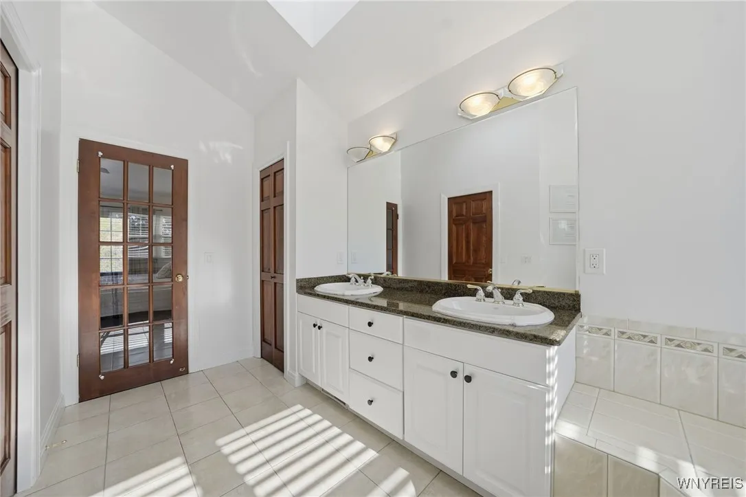 6712 Westminster Drive, Clarence, New York 14051, Clarence, New York 14051, 4 Bedrooms Bedrooms, 10 Rooms Rooms,3 BathroomsBathrooms,Residential,Closed,6712 Westminster Drive, Clarence, New York 14051,0,B1646685