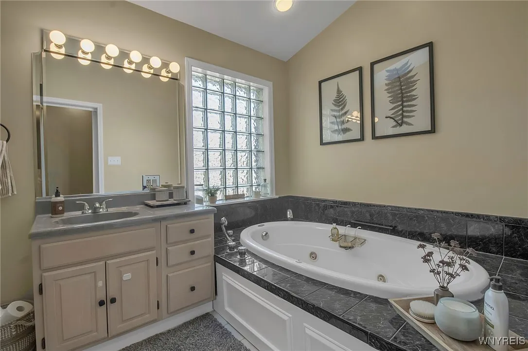 737 Parkhurst Boulevard, Tonawanda, New York 14223, Tonawanda, New York 14223, 3 Bedrooms Bedrooms, 8 Rooms Rooms,1 BathroomBathrooms,Residential,For Sale,737 Parkhurst Boulevard, Tonawanda, New York 14223,0,B1647523