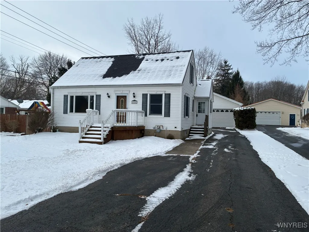 4504 Harris Hill Road, Clarence, New York 14221, Clarence, New York 14221, 3 Bedrooms Bedrooms, 7 Rooms Rooms,2 BathroomsBathrooms,Residential,Closed,4504 Harris Hill Road, Clarence, New York 14221,0,B1647512