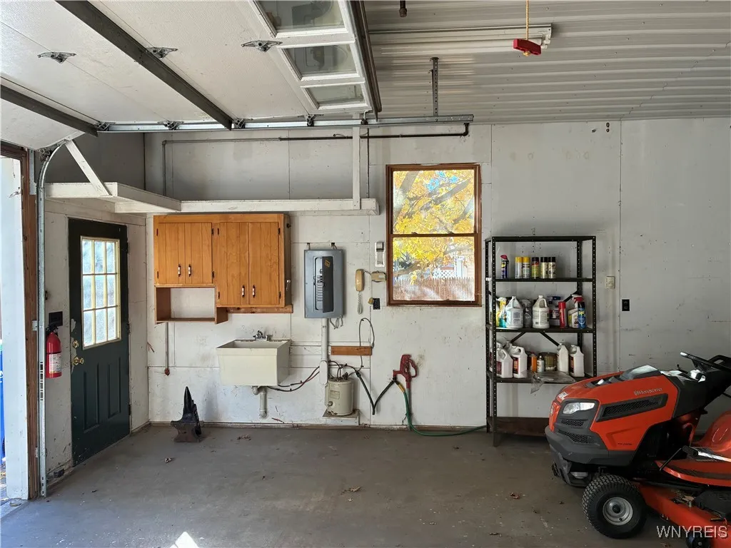 4504 Harris Hill Road, Clarence, New York 14221, Clarence, New York 14221, 3 Bedrooms Bedrooms, 7 Rooms Rooms,2 BathroomsBathrooms,Residential,For Sale,4504 Harris Hill Road, Clarence, New York 14221,0,B1647512