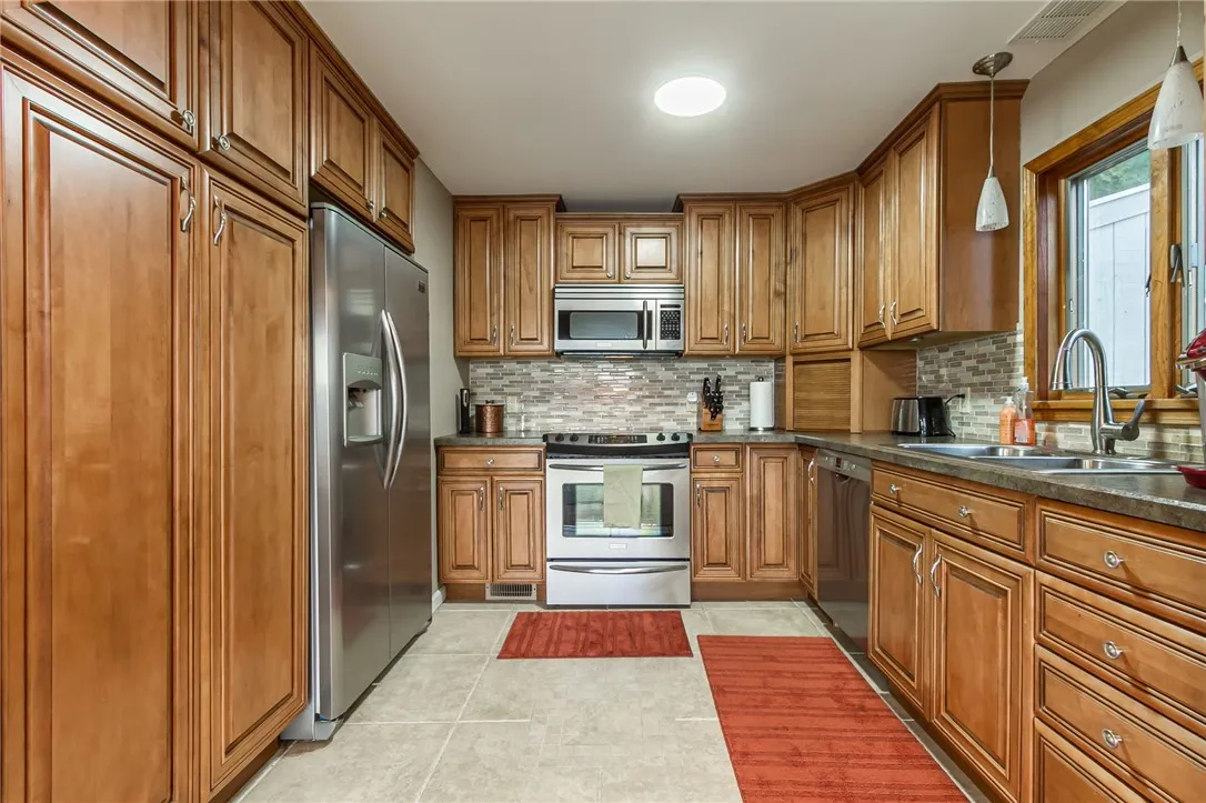 70 Avalon Trail, Penfield, New York 14580, Penfield, New York 14580, 2 Bedroom Bedrooms, 7 Room Rooms,2 BathroomBathrooms,Residential,For Sale,70 Avalon Trail, Penfield, New York 14580,0,R1647814