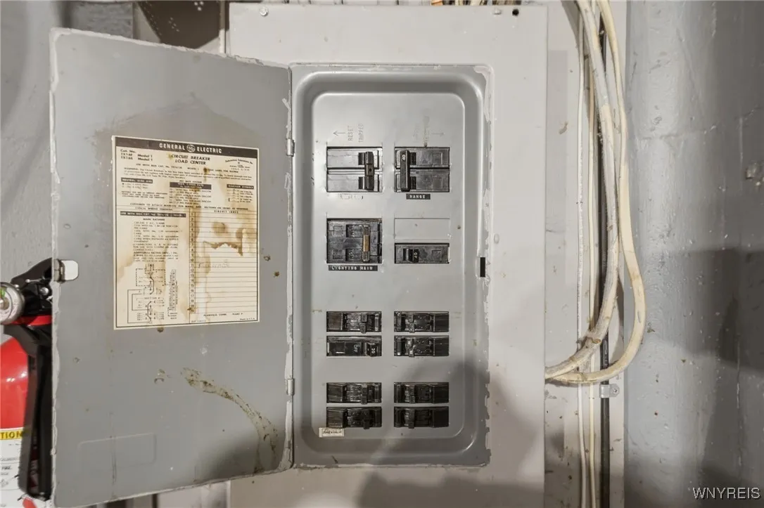 264 Woodward Drive, West Seneca, New York 14224, West Seneca, New York 14224, 4 Bedrooms Bedrooms, 8 Rooms Rooms,2 BathroomsBathrooms,Residential,For Sale,264 Woodward Drive, West Seneca, New York 14224,0,B1647273