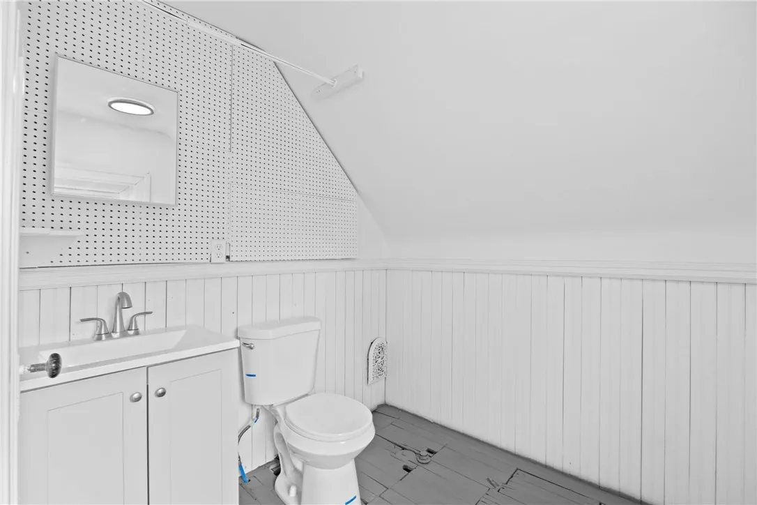 901 Lake Avenue, Rochester, New York 14613, Rochester, New York 14613, 6 Bedrooms Bedrooms, ,3 BathroomsBathrooms,Residential,For Sale,901 Lake Avenue, Rochester, New York 14613,0,R1647997