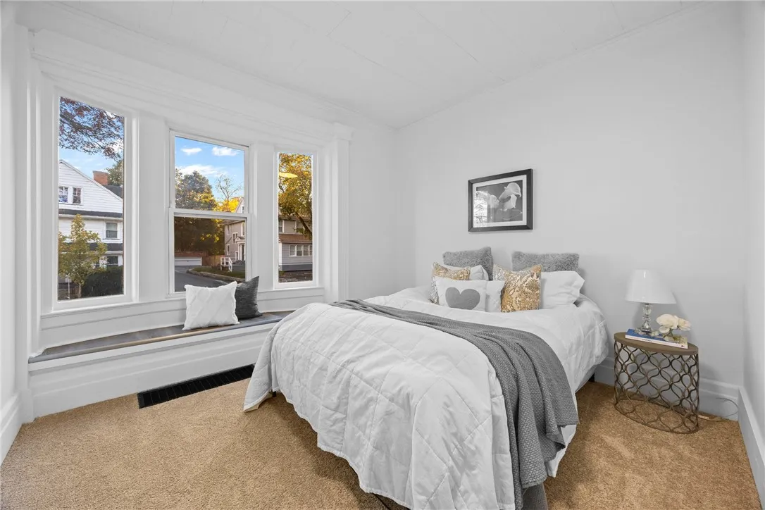 901 Lake Avenue, Rochester, New York 14613, Rochester, New York 14613, 6 Bedrooms Bedrooms, ,3 BathroomsBathrooms,Residential,For Sale,901 Lake Avenue, Rochester, New York 14613,0,R1647997