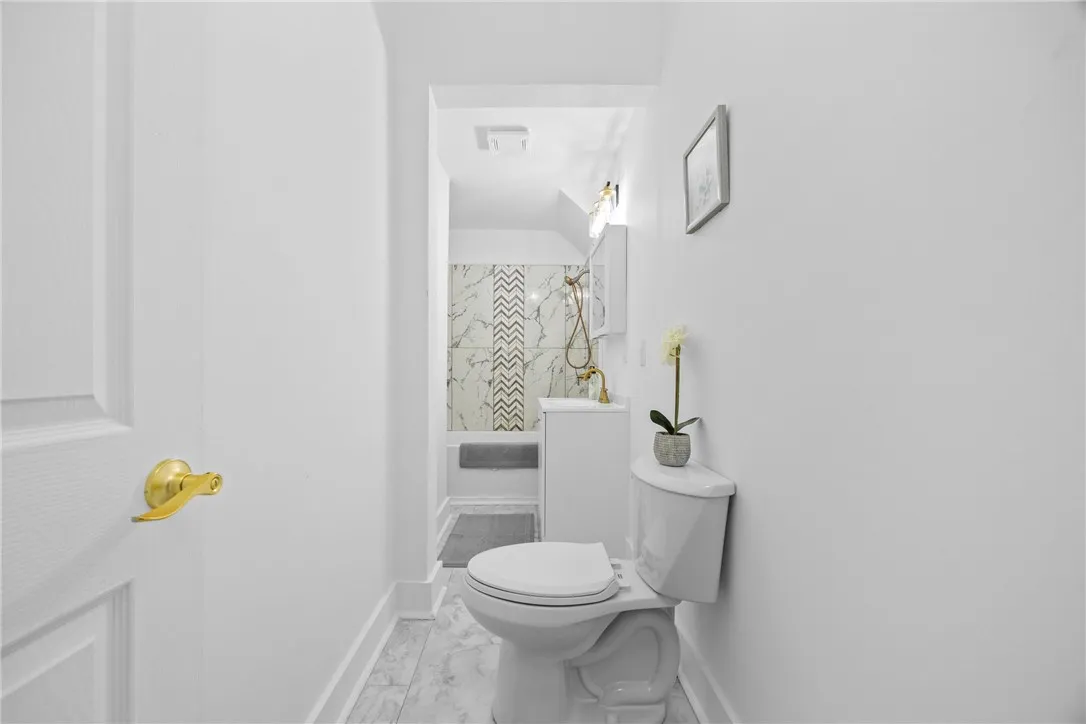 901 Lake Avenue, Rochester, New York 14613, Rochester, New York 14613, 6 Bedrooms Bedrooms, ,3 BathroomsBathrooms,Residential,For Sale,901 Lake Avenue, Rochester, New York 14613,0,R1647997