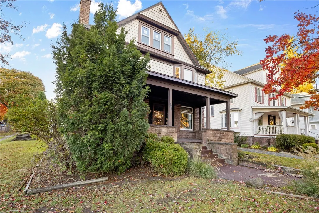 901 Lake Avenue, Rochester, New York 14613, Rochester, New York 14613, 6 Bedrooms Bedrooms, ,3 BathroomsBathrooms,Residential,For Sale,901 Lake Avenue, Rochester, New York 14613,0,R1647997