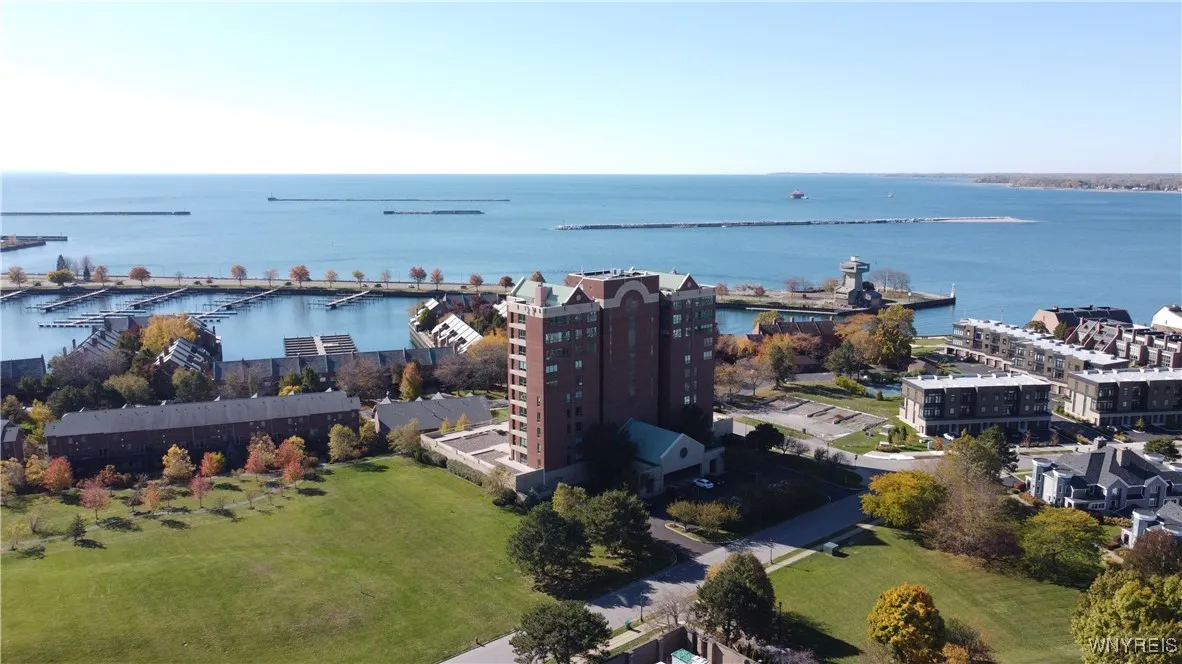 201 Admirals Walk Circle 201, Buffalo, New York 14, Buffalo, New York 14202, 1 Bedroom Bedrooms, 4 Rooms Rooms,2 BathroomsBathrooms,Residential,For Sale,201 Admirals Walk Circle 201, Buffalo, New York 14,0,B1648000