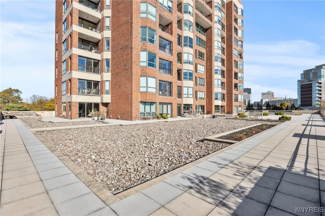 201 Admirals Walk Circle 201, Buffalo, New York 14, Buffalo, New York 14202, 1 Bedroom Bedrooms, 4 Rooms Rooms,2 BathroomsBathrooms,Residential,For Sale,201 Admirals Walk Circle 201, Buffalo, New York 14,0,B1648000