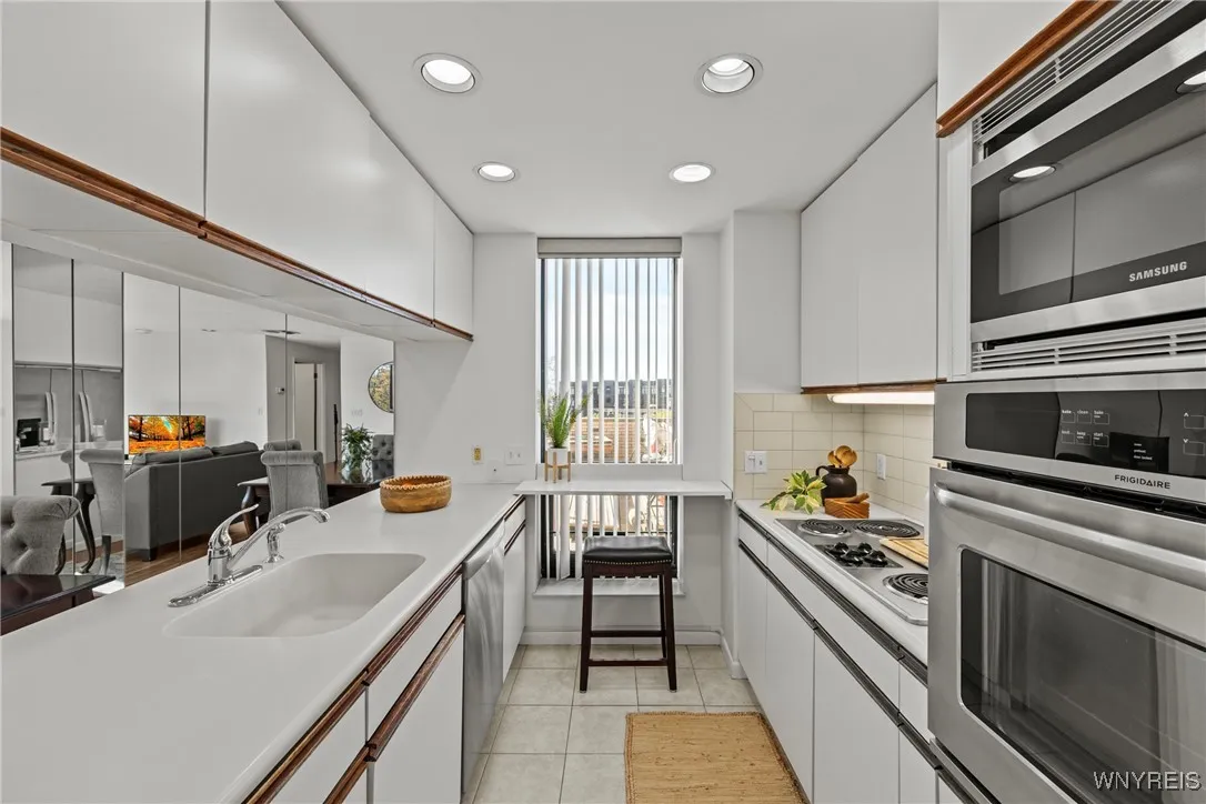 201 Admirals Walk Circle 201, Buffalo, New York 14, Buffalo, New York 14202, 1 Bedroom Bedrooms, 4 Rooms Rooms,2 BathroomsBathrooms,Residential,For Sale,201 Admirals Walk Circle 201, Buffalo, New York 14,0,B1648000