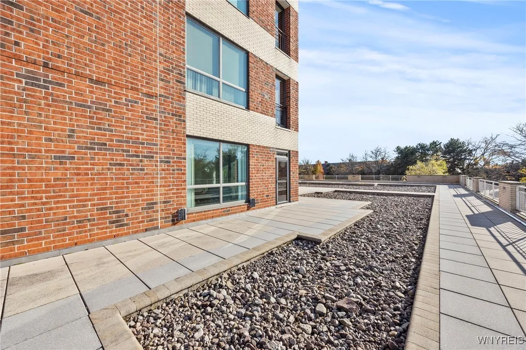 201 Admirals Walk Circle 201, Buffalo, New York 14, Buffalo, New York 14202, 1 Bedroom Bedrooms, 4 Rooms Rooms,2 BathroomsBathrooms,Residential,For Sale,201 Admirals Walk Circle 201, Buffalo, New York 14,0,B1648000