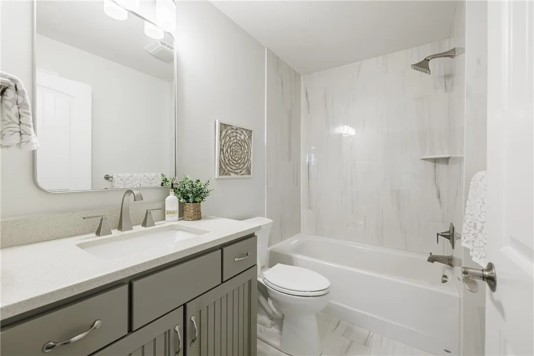 407 Newport Road, Irondequoit, New York 14622, Irondequoit, New York 14622, 3 Bedrooms Bedrooms, 7 Rooms Rooms,4 BathroomsBathrooms,Residential,For Sale,407 Newport Road, Irondequoit, New York 14622,0,R1648101