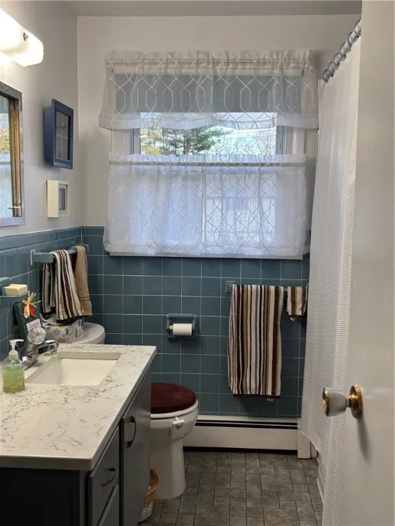 upper level full bath