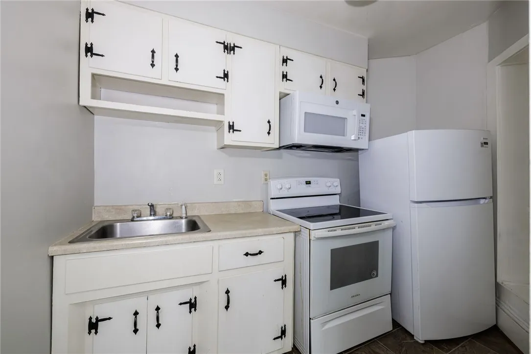 75 State Street, Sweden, New York 14420, Sweden, New York 14420, 1 Bedroom Bedrooms, 4 Rooms Rooms,1 BathroomBathrooms,Residential Lease,Closed,75 State Street, Sweden, New York 14420,0,R1648111