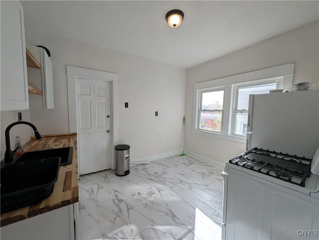 1541 South Avenue 43, Syracuse, New York 13207, Syracuse, New York 13207, 6 Bedrooms Bedrooms, ,2 BathroomsBathrooms,Residential,For Sale,1541 South Avenue 43, Syracuse, New York 13207,0,S1647701