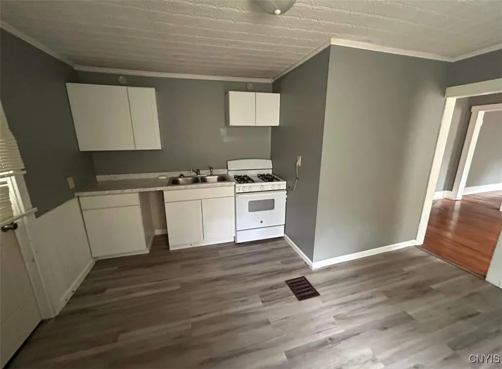 158 Seymour Street, Auburn, New York 13021, Auburn, New York 13021, 5 Bedrooms Bedrooms, ,3 BathroomsBathrooms,Residential,For Sale,158 Seymour Street, Auburn, New York 13021,0,S1648116