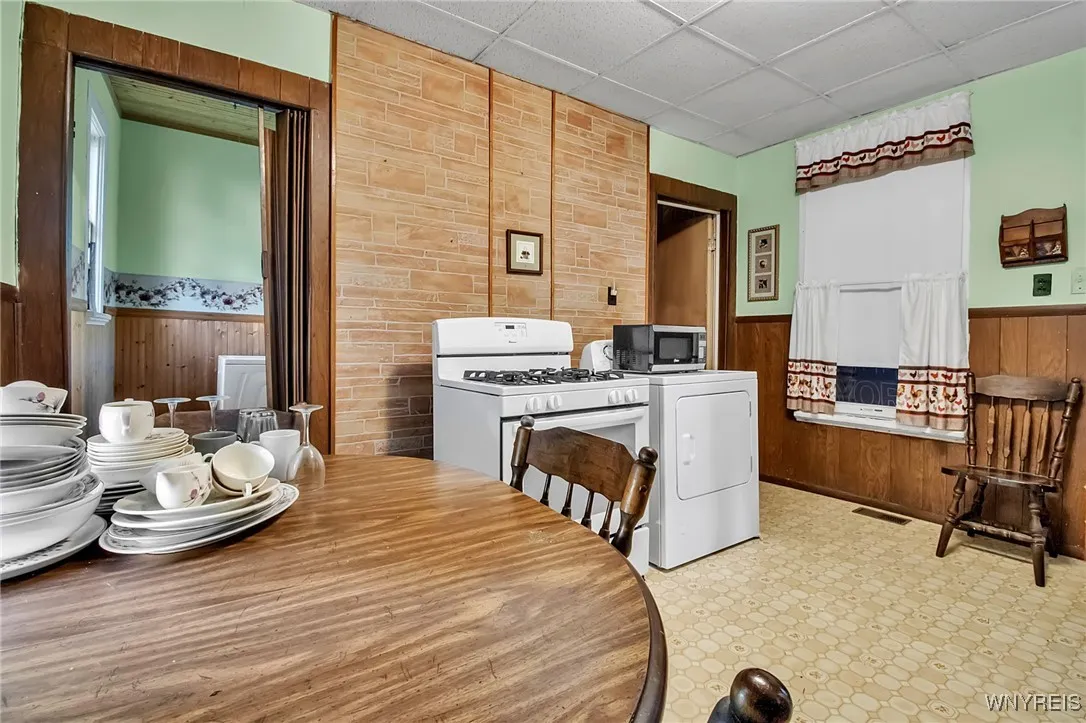 10 South Street, Buffalo, New York 14204, Buffalo, New York 14204, 4 Bedrooms Bedrooms, ,1 BathroomBathrooms,Residential,For Sale,10 South Street, Buffalo, New York 14204,0,B1647682