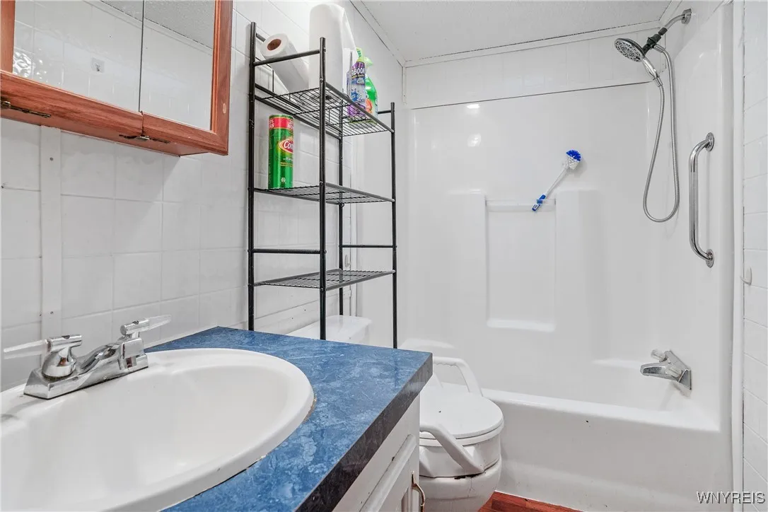 6266 Bayview Station, Newfane, New York 14108, Newfane, New York 14108, 3 Bedrooms Bedrooms, 5 Rooms Rooms,2 BathroomsBathrooms,Residential,For Sale,6266 Bayview Station, Newfane, New York 14108,0,B1643715